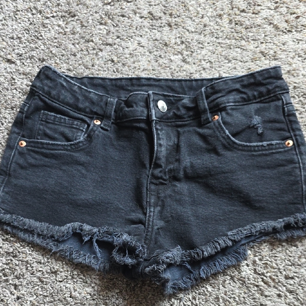 Divided Black Jean Shorts with Frayed Hem